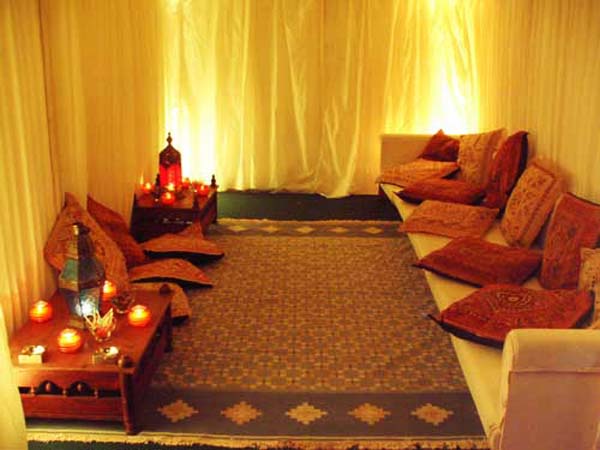 Марокканский стиль, применение сундуков, как предмета мебели