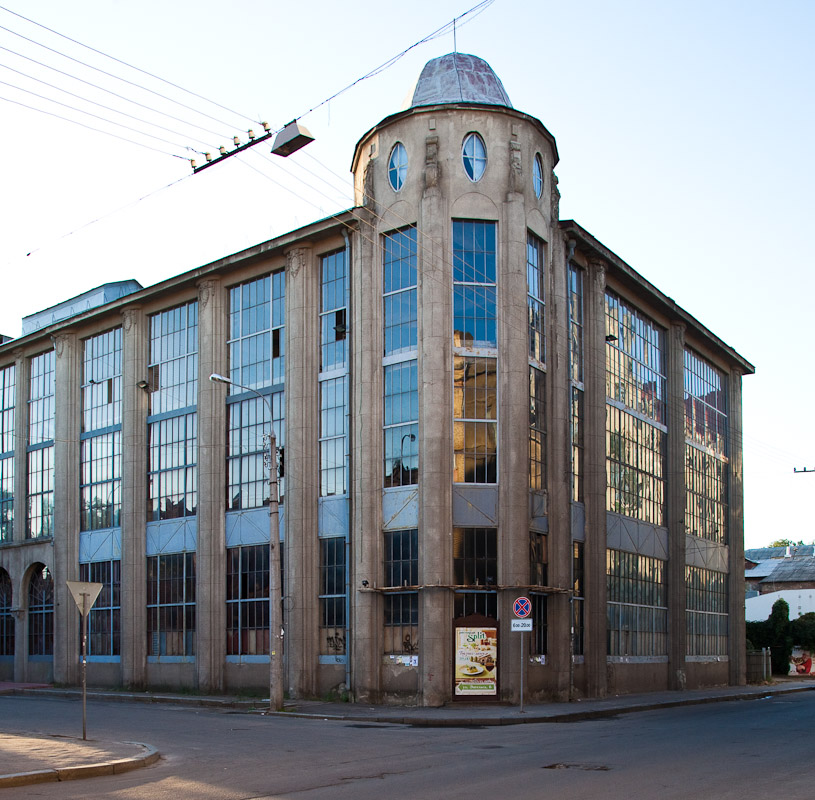 Модерн..Бывшее здание  фабрики в Харькове